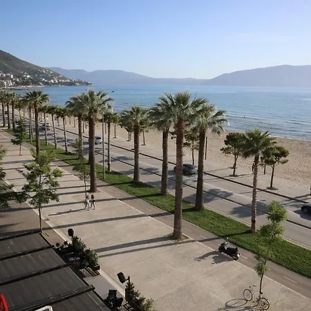 Lungomare Perfect View Apartment *